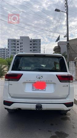 تۆیۆتا لاند کروزەر